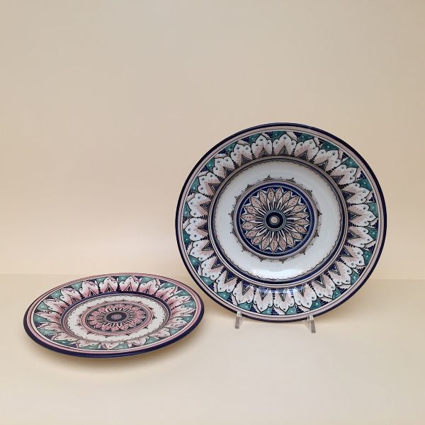 SET OF FRUIT OR DESSERT PLATES OF CM. 22 DIAMETER; DESIGN: LIGHT PINK AND SEAWATER GREEN-GEOMETRIC